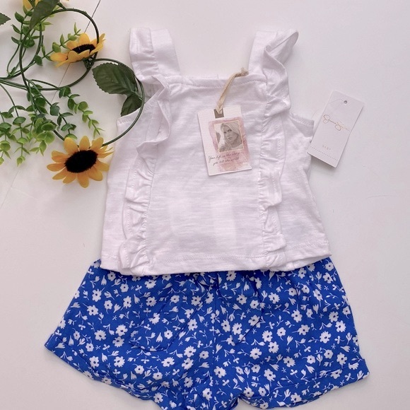 Jessica Simpson baby outfit 12 mos. NWT! Top and shorts set